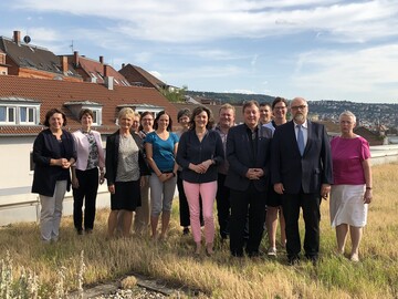 Vertreter der Bauern- und Landfrauenverbnde sowie Bildungs- und Fortbildungseinrichtungen sowie Initiativen wie Lernort Bauernhof, Pdagogischer Hochschule (PH) und Kultusministerium im Landwirtschaftsministerium mit Staatssekretrin Friedlinde Gurr-Hirsch