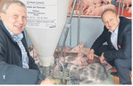 Manfred Sommer und Joachim Rukwied im Schweinemobil.