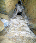 Faszinierend sind die Kalksinterausfällungen.