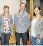 Thorsten Holzschuh, Vorsitzender des Agrargesprächskreises Reutlingen, bedankte sich bei Ida Hartmann vom Landesbauernverband und Pia Münch (l.).