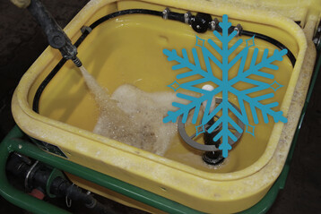 Reinigung des Vormischbehälters.