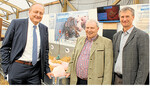 LBV-Präsident Joachim Rukwied mit Schweinezüchter Manfred Sommer und Dr. Peter Grün vom Landratsamt Schwäbisch Hall im Tierzelt Halle 44