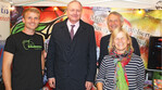 Am Stand des Kreisbauernverbandes Rhein-Neckar in der Gemeinschaftsschau Baden-Württemberg in Halle 41 mit Familie Schuhmann aus Ladenburg, von links: Louis Schuhmann, LBV-Präsident Joachim Rukwied, Hanspeter und Christine Schuhmann.