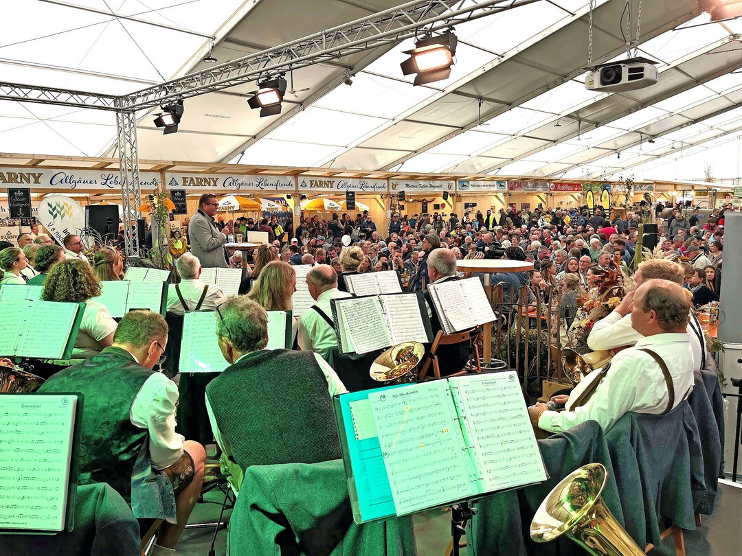Einen kmpferischen Landwirtschaftsminister Peter Hauk erlebten die Besucher der Bauernkundgebung, die von der Bauernkapelle Oberschwaben unter Leitung von Eugen Maucher musikalisch umrahmt wurde.