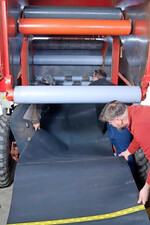 Die Ballenpresse muss für den Einbau neuer Bänder nicht komplett demontiert werden.