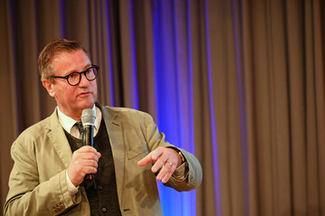 Baden-Wrttembergs Landwirtschaftsminister Peter Hauk erluterte aktuelle Manahmen, mit denen das Land die Abfindungsbrennerei untersttzt.