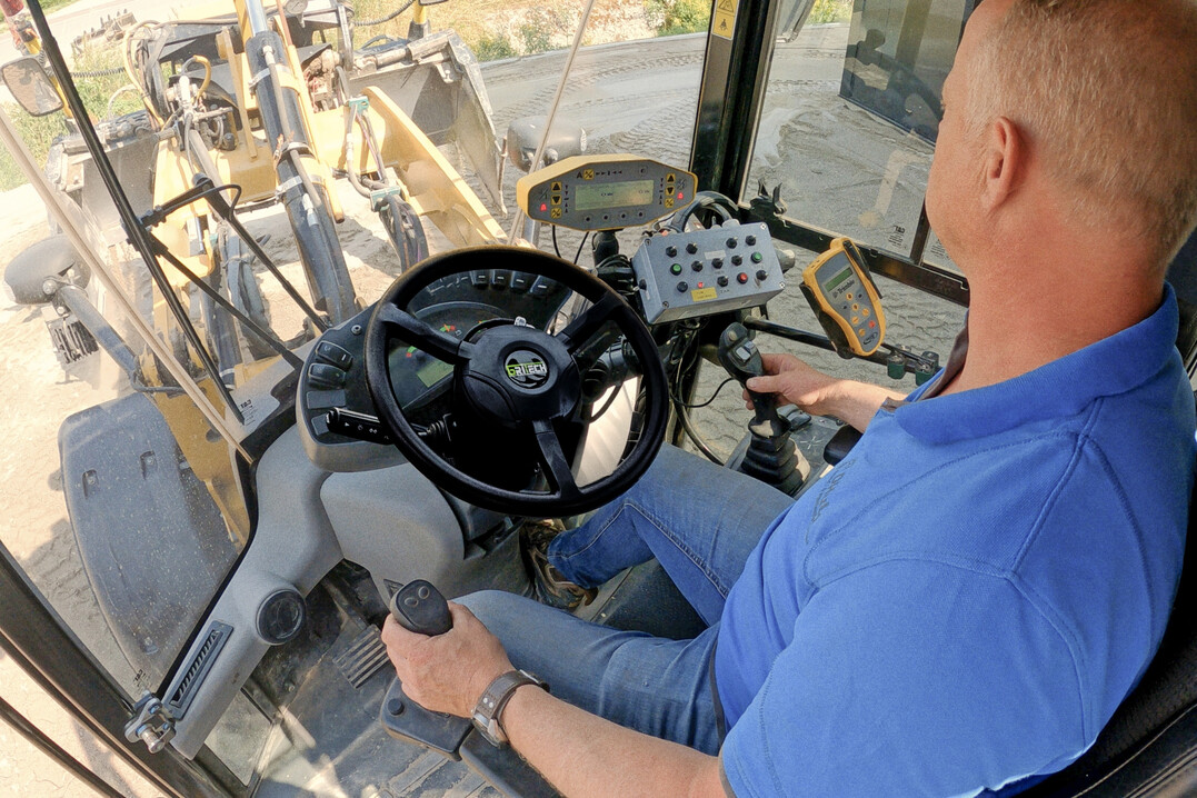 Mit der Nachrstlsung lassen sich Fahrzeuge per Joystick lenken.