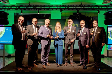 DRV-Weinempfang mit (v.l.n.r.) Dr. Christian Weseloh, DRV-Geschftsfhrer, Franz-Josef Holzenkamp, DRV-Prsident, Alois Rainer, Bundeslandwirtschaftsminister, Anna Zenz, Deutsche Weinknigin, Frank Jentzer, Vorsitzender DRV-Fachausschuss Weinwirtschaft, Jrg Migende, DRV-Hauptgeschftsfhrer und Christoph Metzner, DRV Leitung Public Affairs.