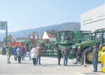 Mal Wolken, mal Sonne und dazu stets eine Ausstellung zu moderner Landtechnik.