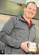 Daniel Kuhnle ist stolz auf seine Weinperlen.