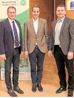 Bei der Versammlung: (v. l.) Maschinenring-Geschäftsführer Hubertus Kleiner, Referent Philipp Horsch von der gleichnamigen Maschinenfabrik und der Vorsitzende des Maschinenring Allgäu-Oberschwaben, Markus Bauknecht.