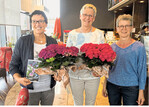 Kreisvorsitzende Waltraud Kostanzer (r.) freut sich mit den wiedergewählten Bisinger Ortsvorsitzenden Käthe Kostanzer und Katharina Stauß (l.)
