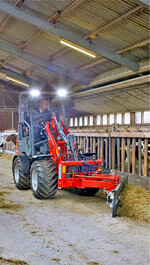 E-Hoflader sind leise und es gibt keine Abgase in Stall oder Maschinenhalle.