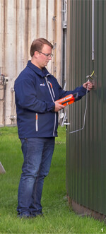 Eine regelmäßige Überprüfung hinsichtlich Leckagen steigert die Effizienz und verringert den Ausstoß klimarelevanter Treibhausgase.