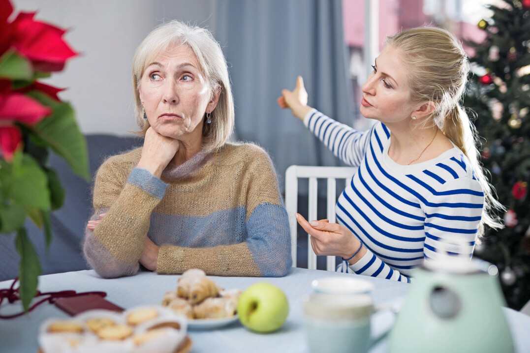 Die Vorstellungen rund um das Weihnachtsfest haben sich zwischen Mutter und Tochter verndert.