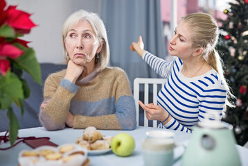 Die Vorstellungen rund um das Weihnachtsfest haben sich zwischen Mutter und Tochter verndert.