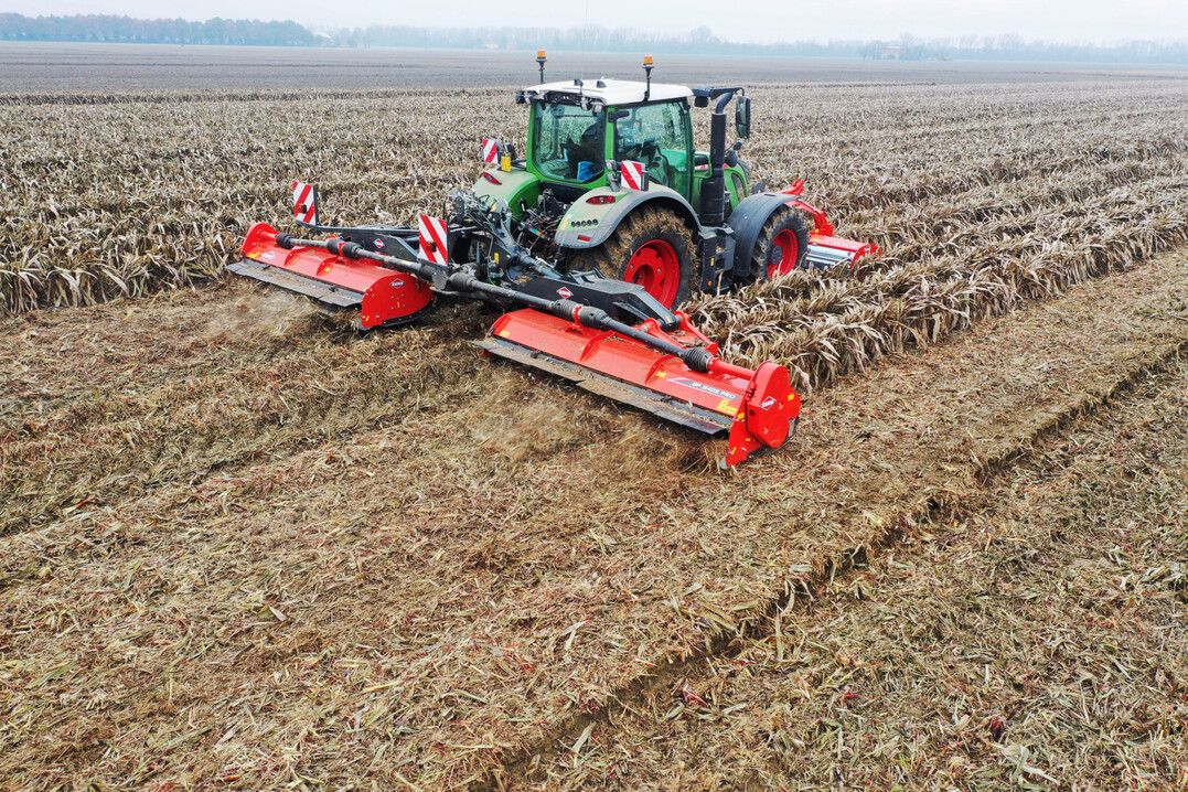 Die Mulchgertekombination hat 8,40 Meter Arbeitsbreite.