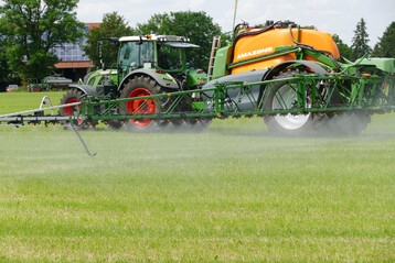 Wenn bei einem Pflanzenschutzgert die Gltigkeit der Prfplakette abluft, muss es rechtzeitig vor der neuen Spritzsaison bei einer anerkannten Kontrollwerkstatt geprft werden.