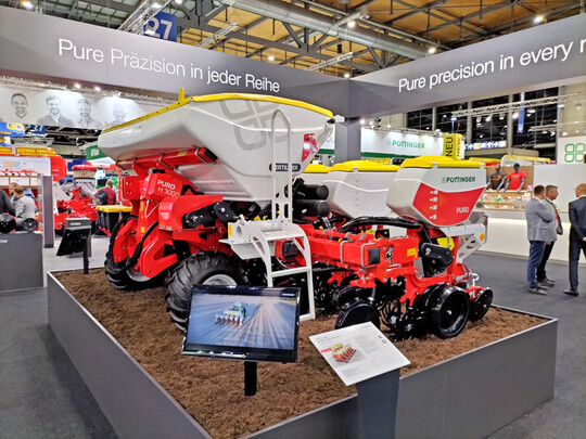 Pttinger stellt den Prototyp einer Einzelkornsmaschine vor.