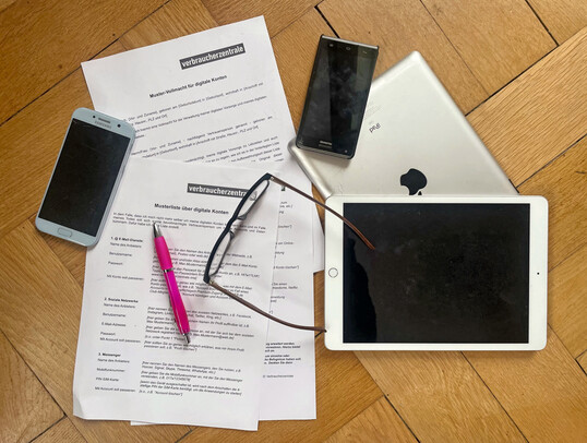 Digitale Vorsorge: Mustertexte der Verbraucherzentrale helfen, sich einen berblick ber das digitale Vermchtnis zu verschaffen. 