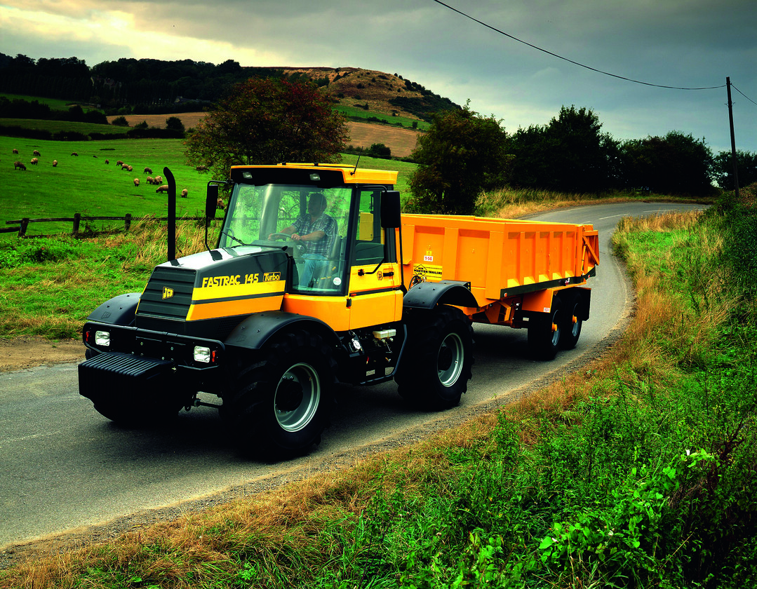 Premiere 1990 fr den JCB Fastrac  den ersten schnellfahrenden, vollgefederten Traktor der Welt.