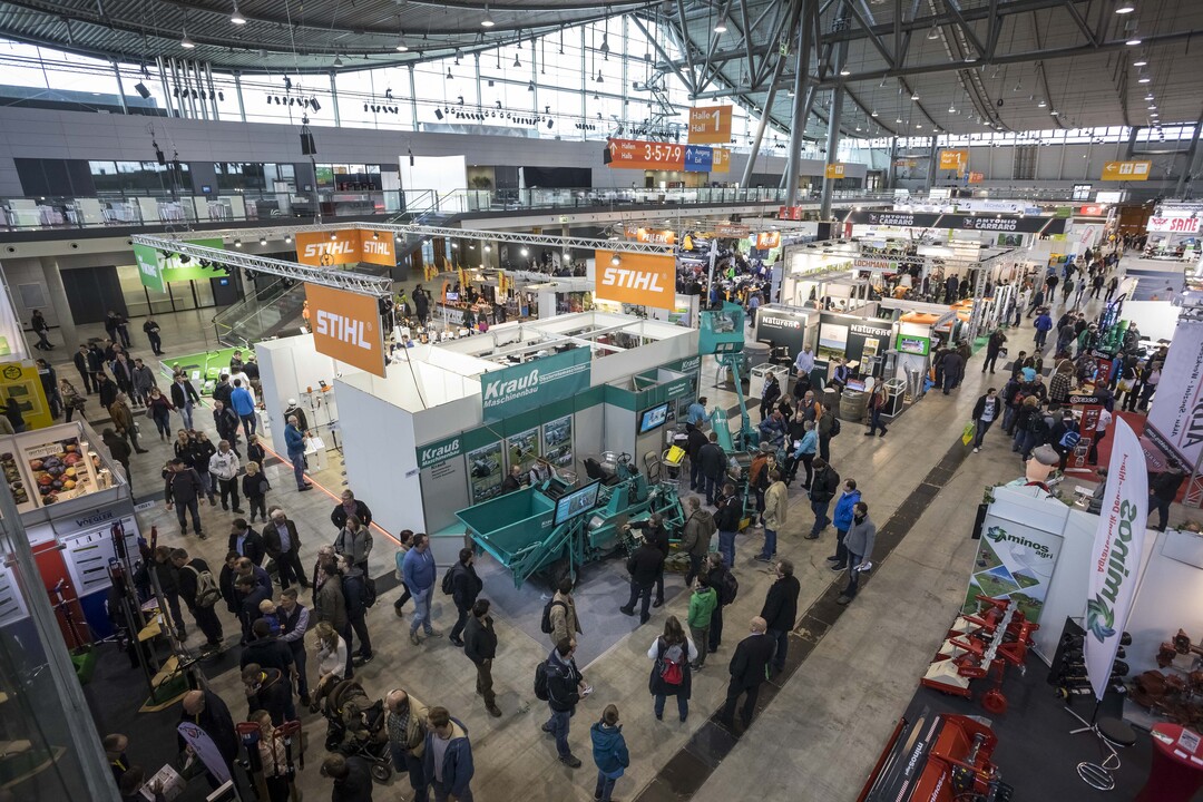 Die INTERVITIS INTERFRUCTA HORTITECHNICA öffnete am 27. November 2016 auf der Messe Stuttgart ihre Pforten. Bis zum 30. November 2016 präsentieren rund 400 Aussteller ihre Neuheiten auf der internationalen Technikmesse für Wein, Saft und Sonderkulturen. Etwa 25.000 Besucher werden erwartet. EU-Kommissar Günther Oettinger (CDU) und Wirtschaftsminister Sigmar Gabriel (SPD) unterstreichen mit ihrem Besuch zusätzlich den Stellenwert der Branche.