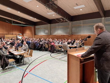 Gut besucht war die Generalversammlung der Bauernkäserei Leupolz am 27. November. Der Vorstandsvorsitzende Markus Stützenberger berichtete über eine angespannte wirtschaftliche Lage für die Molkerei und von stagnierenden Absatzmengen am Käsemarkt insgesamt.