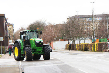 Aufbruch der Familie Mauderer vom John Deere Werk in Mannheim zu ihrer 26-stndigen berfhrungsfahrt auf den heimischen Hof in Schleswig-Holstein.