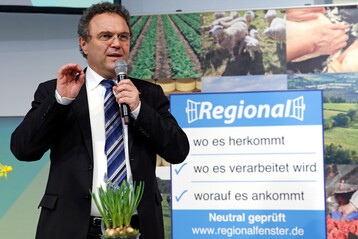 Bundeslandwirtschaftsminister Dr. Hans-Peter Friedrich bei der Prsentation des Regionalfensters, am 23. Januar 2014 in Berlin