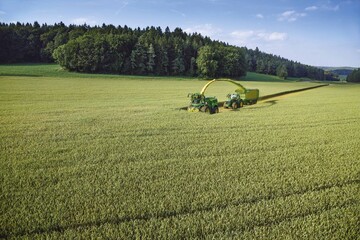 Der neue Feldhcksler der Serie 8000