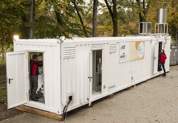 Die Pilotanlage DemoSNG passt in einen handelsblichen Frachtcontainer. Sie ist mobil und dezentral einsetzbar. 