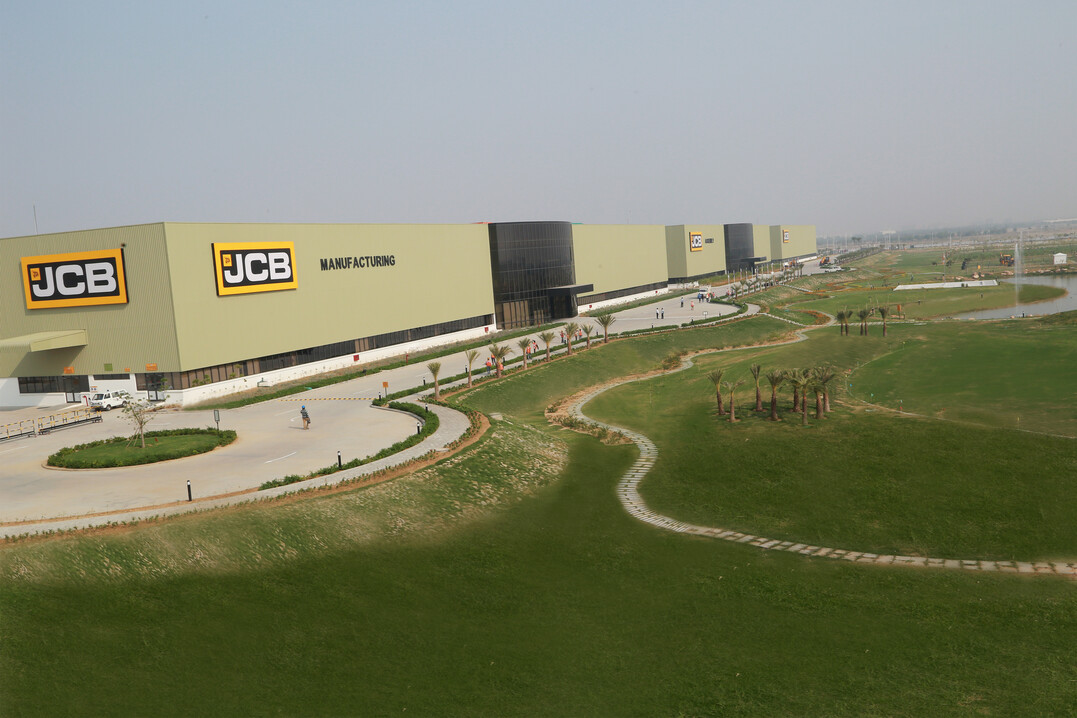 In Indien wurde 2014 die Produktion im neuen 62-Millionen--Werkskomplex in Jaipur aufge-nommen und JCB kndigte den Plan einer neuen Zentrale fr JCB Deutschland in Kln an.