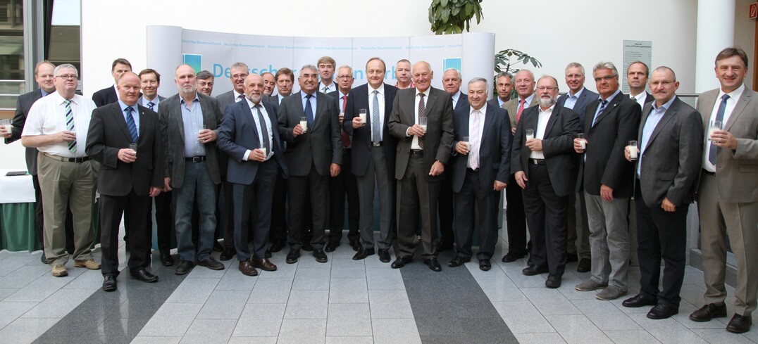 Gruppenbild der Teilnehmer des Gesprächs mit den genossenschaftlichen Molkereien am 8. Juni 2016.
