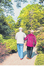 Senioren nutzen gerne stadtnahe Natur.