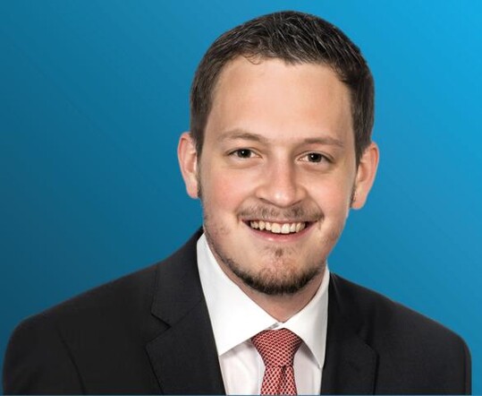 AfD: Stefan Herre MdL, Balingen, Industriemeister Metall, Handwerksmeister Feinwerktechnik, selbstndiger Berater (Handelsvertretung) und mit 25 Jahren jngster Abgeordneter im Landtag, ist Vorsitzender des Kreisverbandes AfD Zollernalb und Mitglied in den Ausschssen fr Lndlichen Raum und Verbraucherschutz sowie Umwelt, Klima und Energiewirtschaft.  |  Foto: AfD