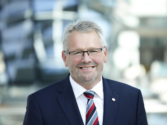 CDU: Alois Gerig MdB, Landwirtschaftsmeister aus Hpfingen (Neckar-Odenwald-Kreis), Vorsitzender des Bundesverbandes der Deutschen Klein- und Obstbrenner sowie des Landesfachausschusses Lndlicher Raum der CDU Baden-Wrttemberg, ist Obmann der CDU/CSU-Fraktion und seit 2015 Vorsitzender des Ausschusses fr Ernhrung und Landwirtschaft.  |  Foto: Laurence Chaperon/CDU