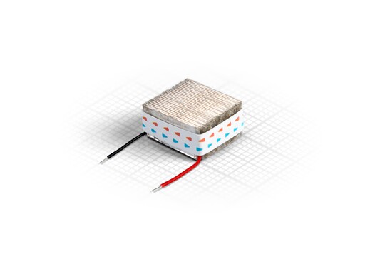 Thermoelektrischer Generator von otego  nicht grer als ein Zuckerwrfel. 