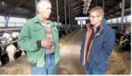 Die Mast der Bullen deckt unsere Kosten, obwohl es bei den Holsteinbullen länger dauert, bis sie schlachtreif sind", erläutert Landwirt Kurt Schlagenhauf Dr. Renate Lindner vom Landwirtschaftlichen Zentrum (LAZBW) in Aulendorf. Für die Rinderzuchtexpertin eine Folge des ausgekügelten Managements auf dem oberschwäbischen Betrieb. Wie die Bullen gehalten und gefüttert werden, wirkt sich auf den Masterfolg stärker aus als die Rasse", ist sich die Referatsleiterin beim Rundgang über den Betrieb sicher.