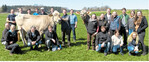 Alle Teilnehmer mit den Kühen Easton-Tochter Forteas und Paray-Tochter Ariane.