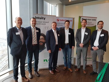 Thierry Nuytten, Commercial Director Europa, Mittlerer Osten/Afrika und Dr. Thomas Uhl, Business Development Manager Deutschland/sterreich (beide Sumitomo Chemical Agro Europe SAS), Dr. Peter van Sloun, Business Manager Deutschland, UK, Benelux, Nordics, Pascal Drieen, Produktmanager und Leiter Commercial Marketing, Dr. Benedikt Kramer, Geschftsfhrer, und Dr. Jan Wunderle, Leiter Produkt & Kulturenmanagement (alle Nufarm Deutschland GmbH)