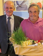 Werner Kunz (l.) dankte Erich Glöckler für sein 45-jähriges Engagement als Ortsobmann.