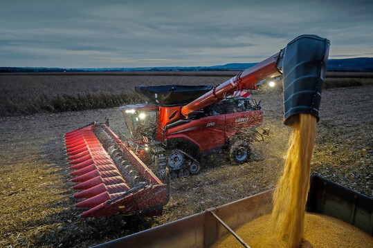 Der neue Maispflücker fasst 16 Reihen.