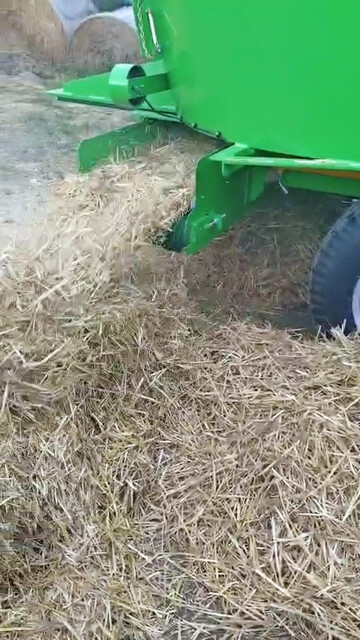 Das Stroh l�sst sich fast ohne Staubaufwirbelung ausstreuen.