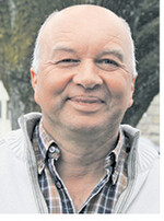 ist Leiter der Außenstelle Donaueschingen des Landwirtschaftlichen Technologiezentrums Augustenberg. Er bewirtschaftet einen kleinen Nebenerwerbsbetrieb und berät in seiner Freizeit Landwirte in ackerbaulichen Fragen.