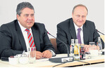 Wirtschaftsminister Gabriel (l.) und Präsident Rukwied bei der Präsidiumssitzung.
