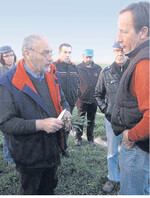 Beim Feldabend auf dem Demo-Standort von Bayer CropScience in Blaustein-Bermaringen.
