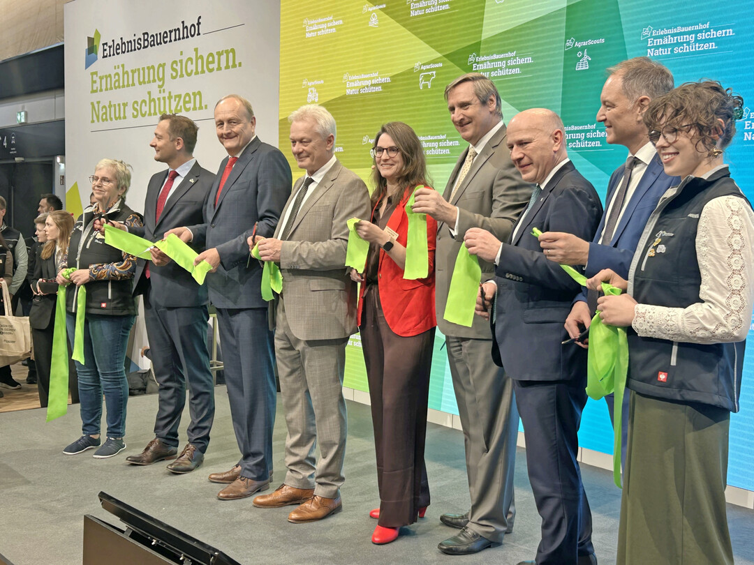 Er�ffnung des Erlebnisbauernhof mit EU-Agrarkommissar Christophe Hansen, DBV-Pr�sident Joachim Rukwied und Bundeslandwirtschaftsminister Alois Rainer.