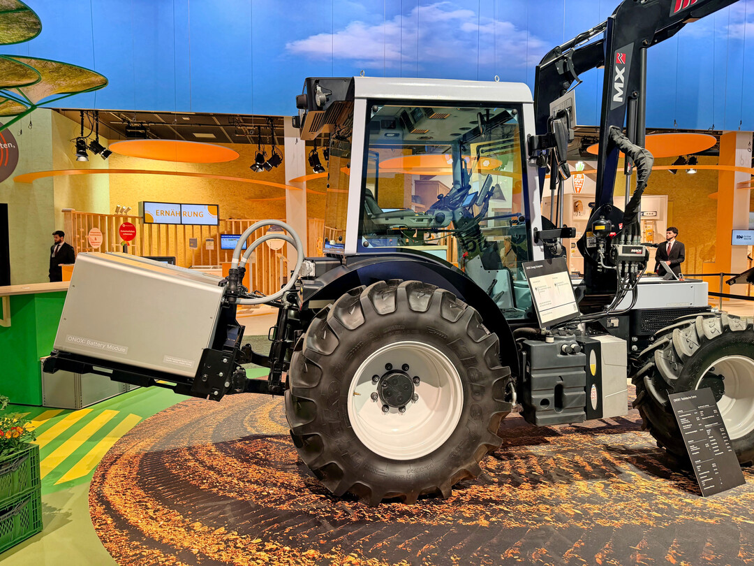 Rundgang auf der Gr�nen Woche: Der reinelektrische Traktor ONYX. 