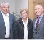 Der scheidende Kreisgeschäftsführer Hermann Delle (rechts) mit Ehefrau Ingrid und Göppingens Kreisbauernverbandsvorsitzendem Hermann Färber.