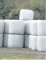 Ob für Siloballen oder zur Abdeckung im Fahrsilo in der Landwirtschaft fallen alljährlich große Mengen an Kunststoffen an, die zu entsorgen sind.